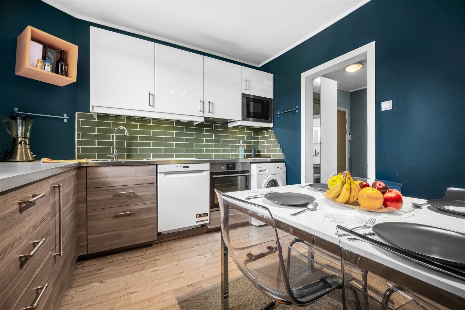 2016 kjøkkeninnredning fra IKEA med glatte fronter. Galleribilde