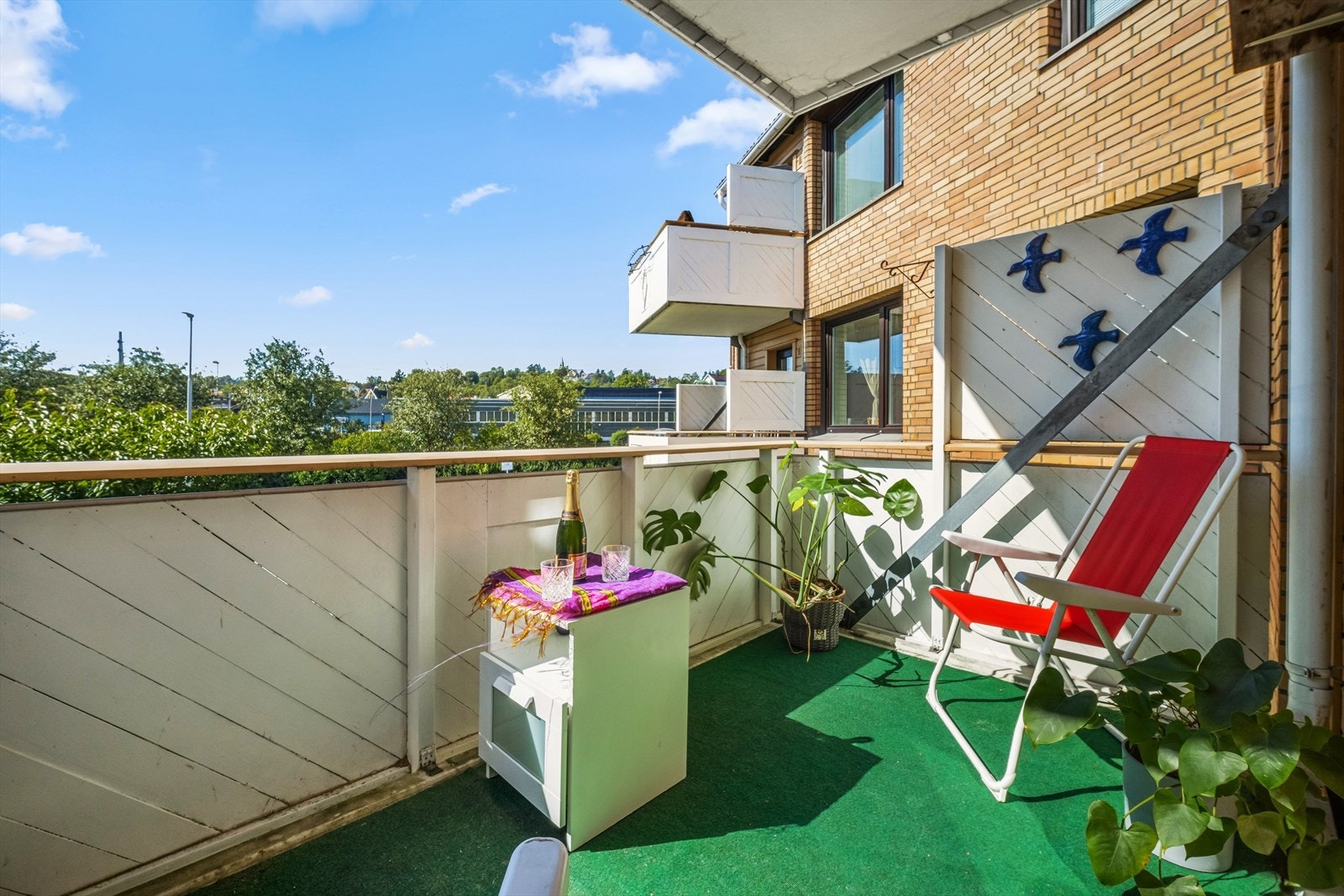 Balkong med god plass til ute møblement Galleribilde