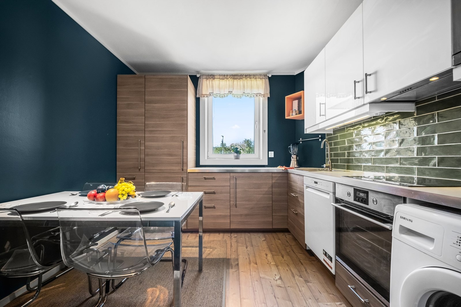 Spiseplass på kjøkkenet Galleribilde