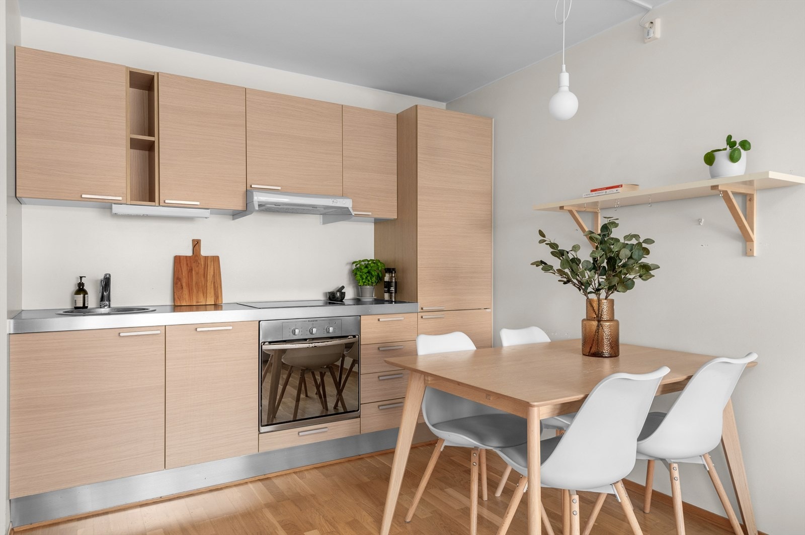 Stilrent kjøkken fra den italienske kjøkkenleverandøren Aran, vurdert til TG1 av takstmann. Galleribilde