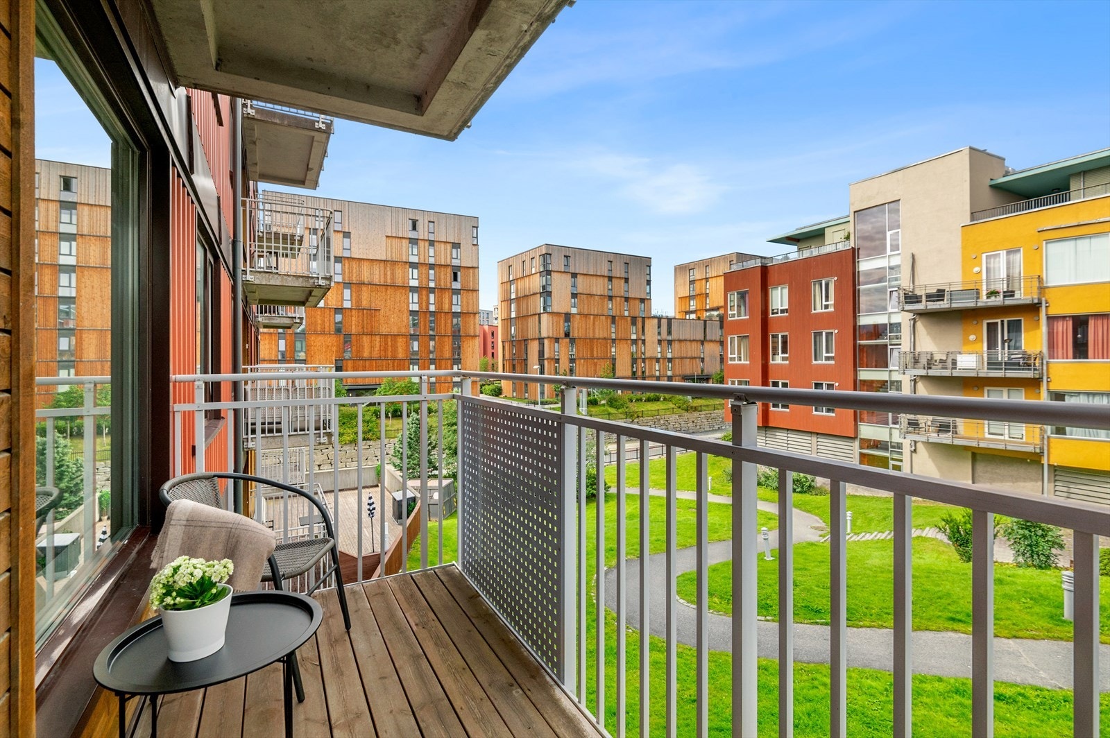 Velkommen til Håkon Magnussons gate 3C! En innbydende og delikat 2-roms leilighet med egen separat utleiedel på attraktive Lade. Galleribilde