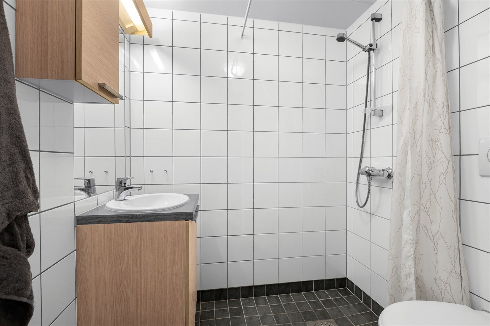 I samsvar med hoveddel har også utleiedelen kvalitets bad- og kjøkkeninnredning fra italienske Aran. Galleribilde