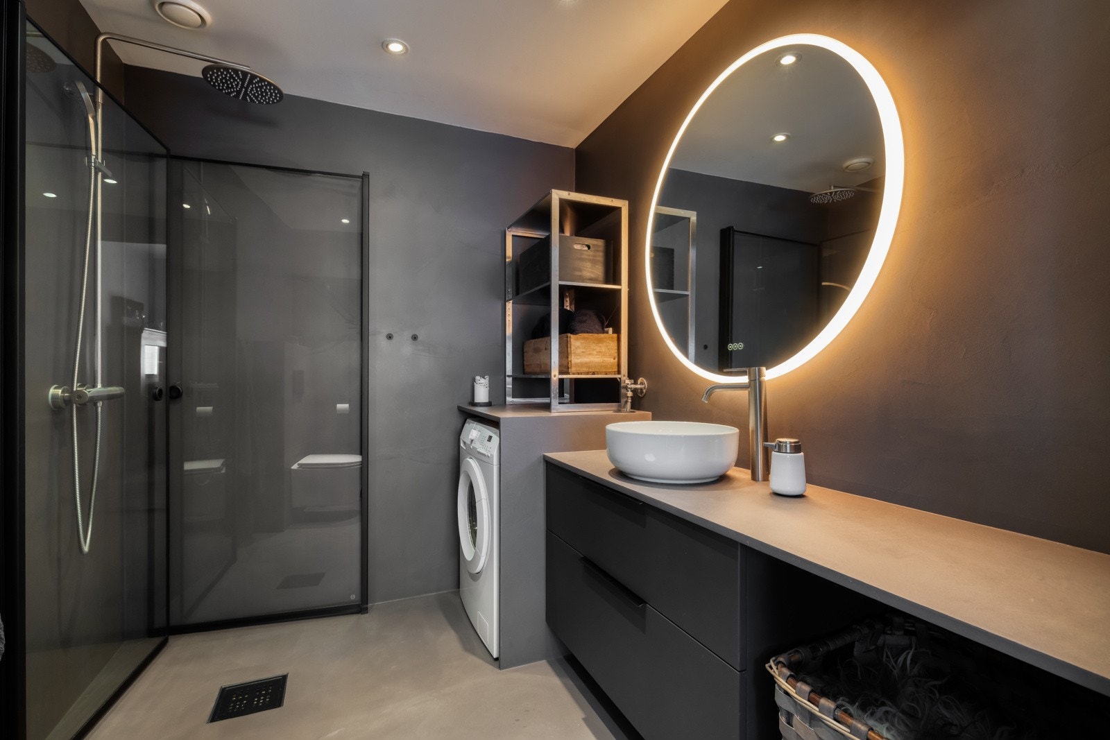 Badet ble oppgradert i 2023 og innehar en god standard og smakfull innredning. Galleribilde