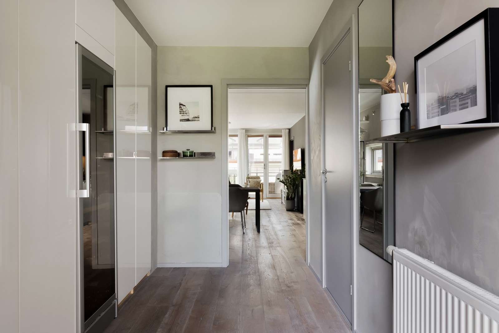 Det er i tillegg plass til skoskap, kommode, hyller eller lignende. Galleribilde
