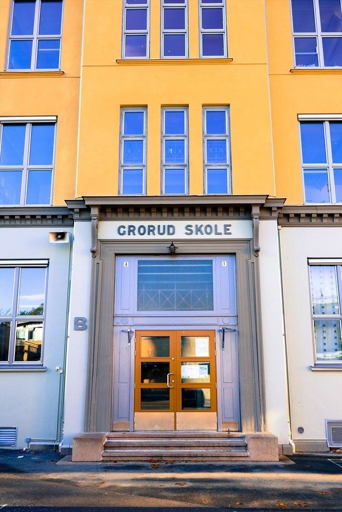 Grorud skole ligger i gangavstand fra boligen Galleribilde
