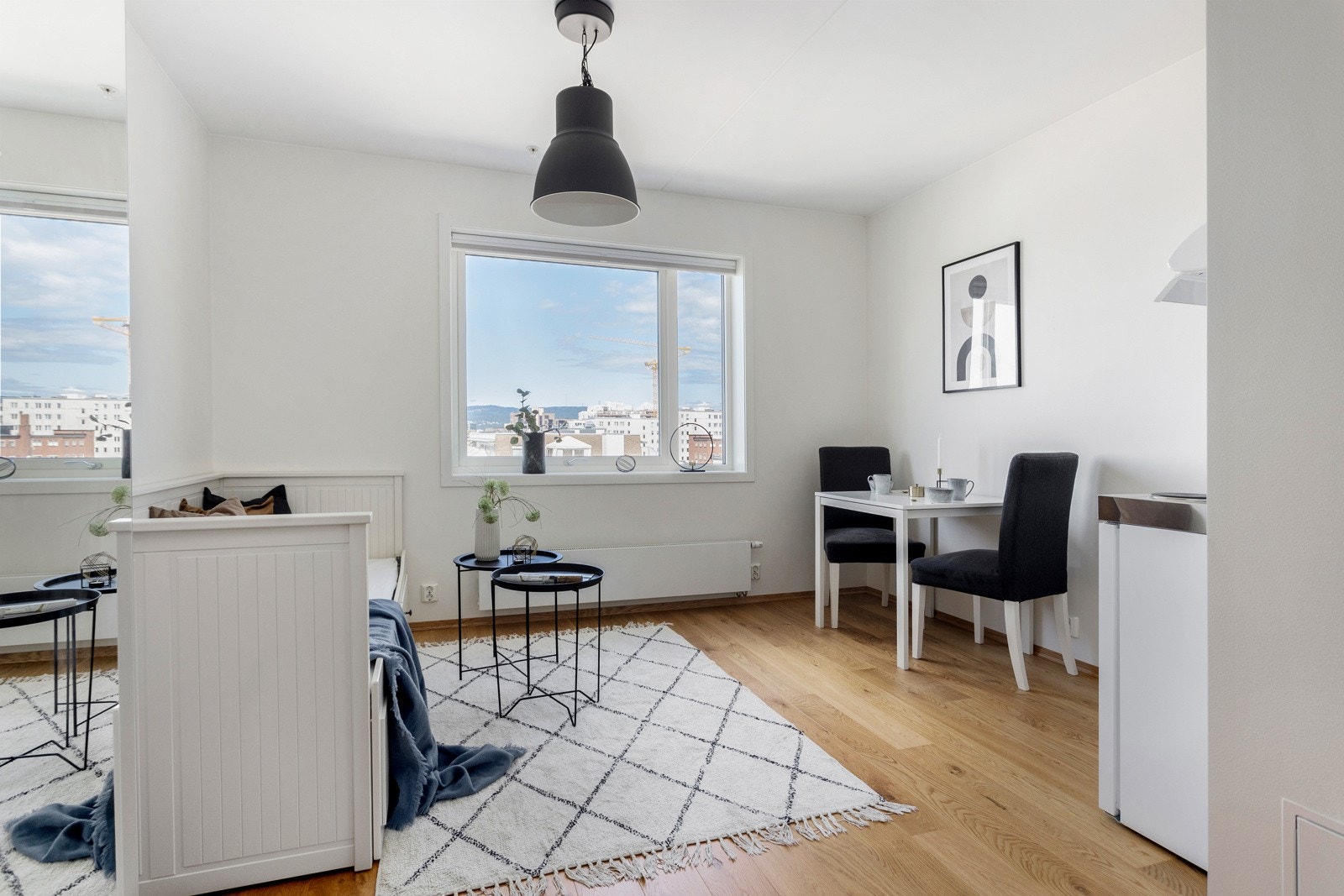 Her kan du bo i en 3-roms med ca. 13.000,- skattefritt i mnd, eller bruke hele leiligheten som en stor 4-roms. Galleribilde