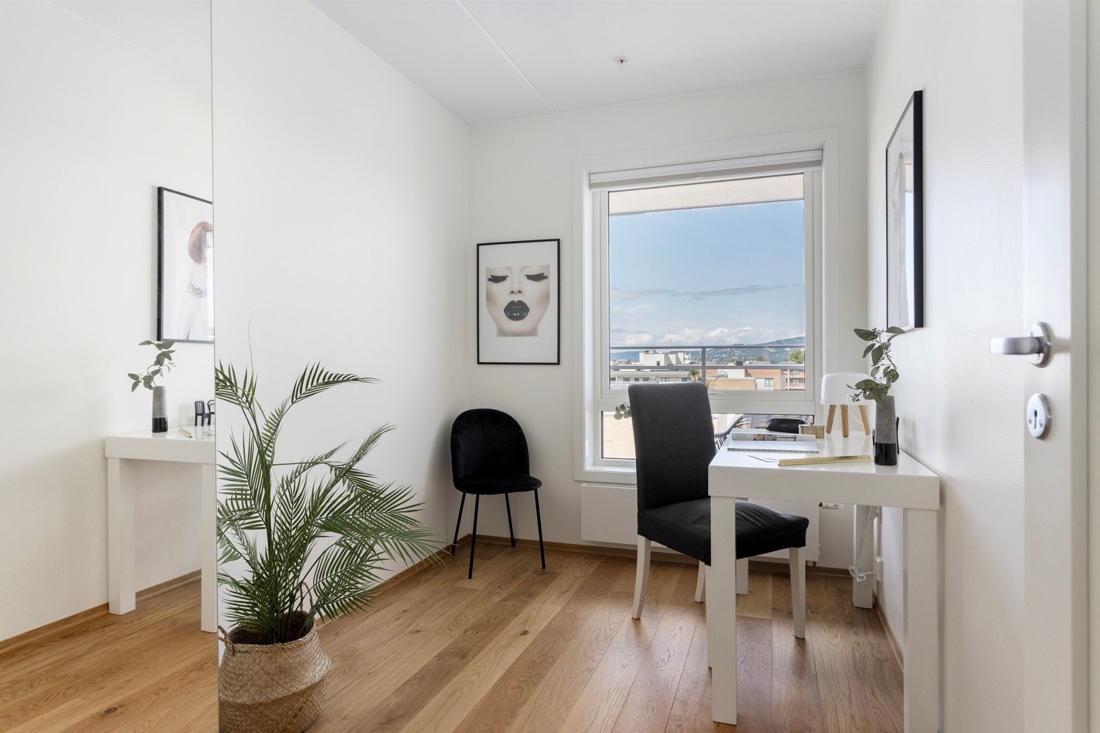 Soverom 2 har også god plass til seng og skap. Galleribilde