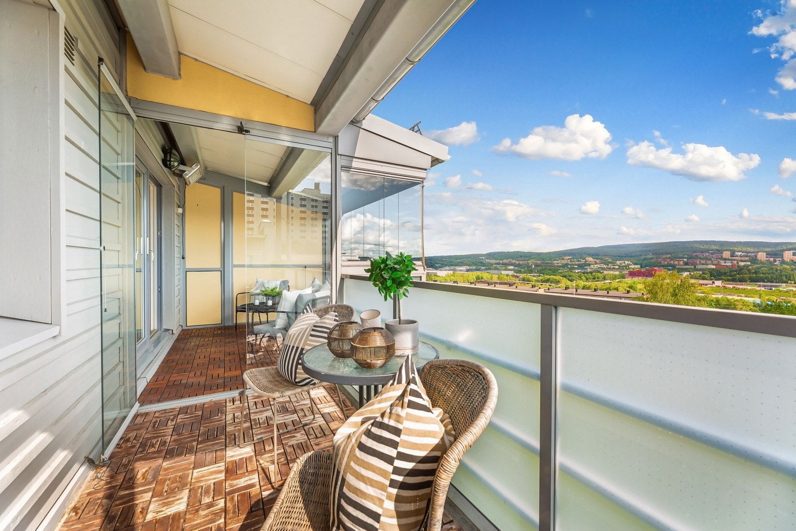 Delen av balkongen som ikke er innglassert er på 5 m². Galleribilde