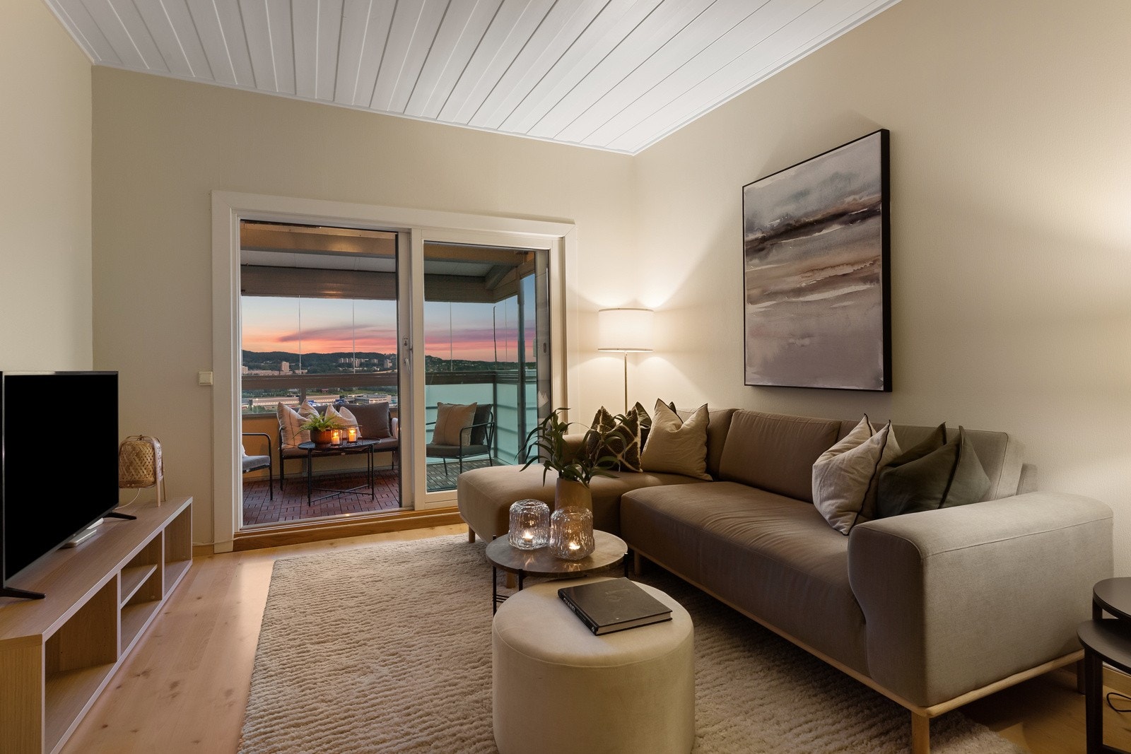 Attraktiv beliggenhet i et etablert boligområde med fine uteområder. Galleribilde