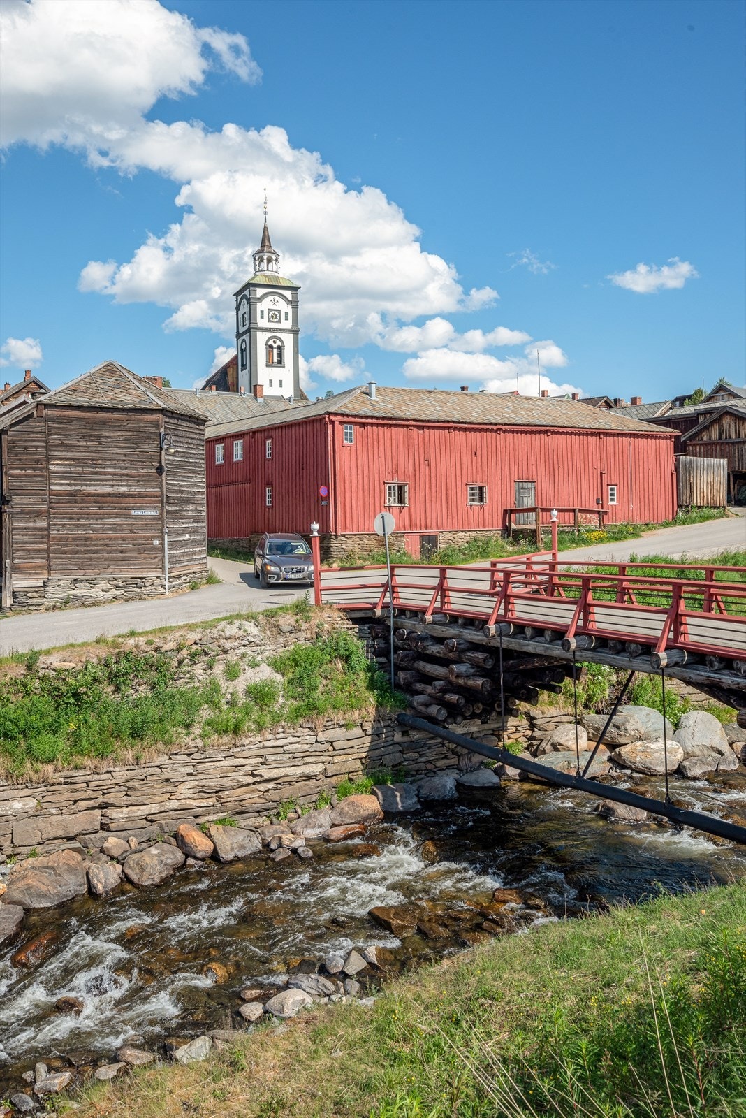 Raubrua tar deg inn til sentrum. Galleribilde