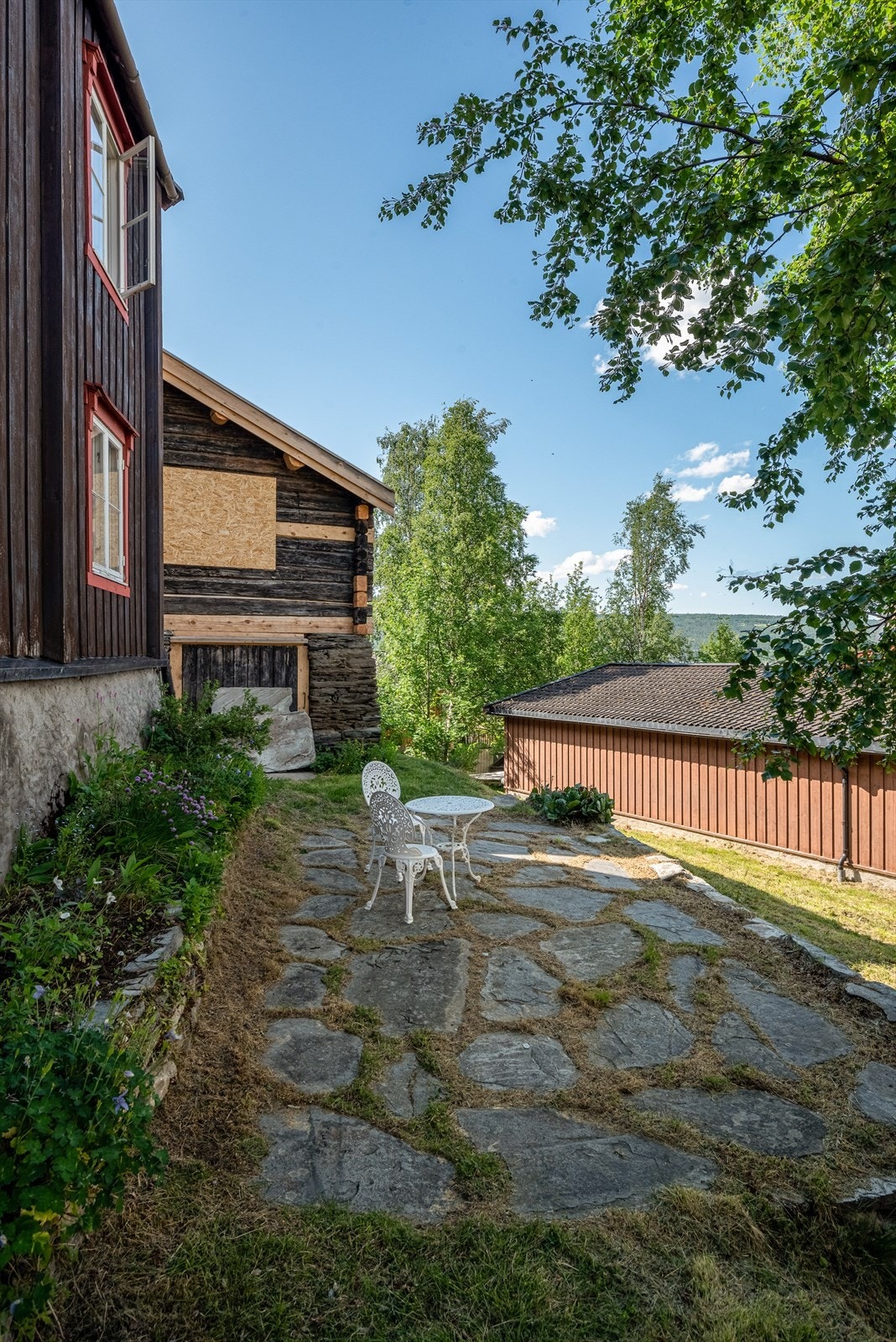 Uteplass. Galleribilde