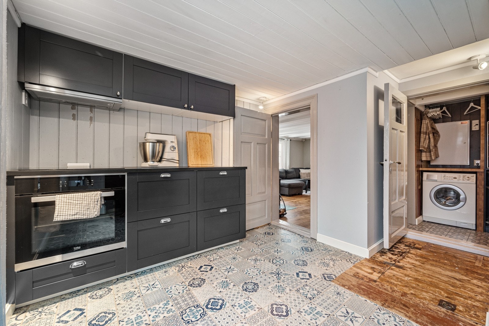 Kjøkken 1. etasje. Kjøkkenet var nytt i 2019. Galleribilde