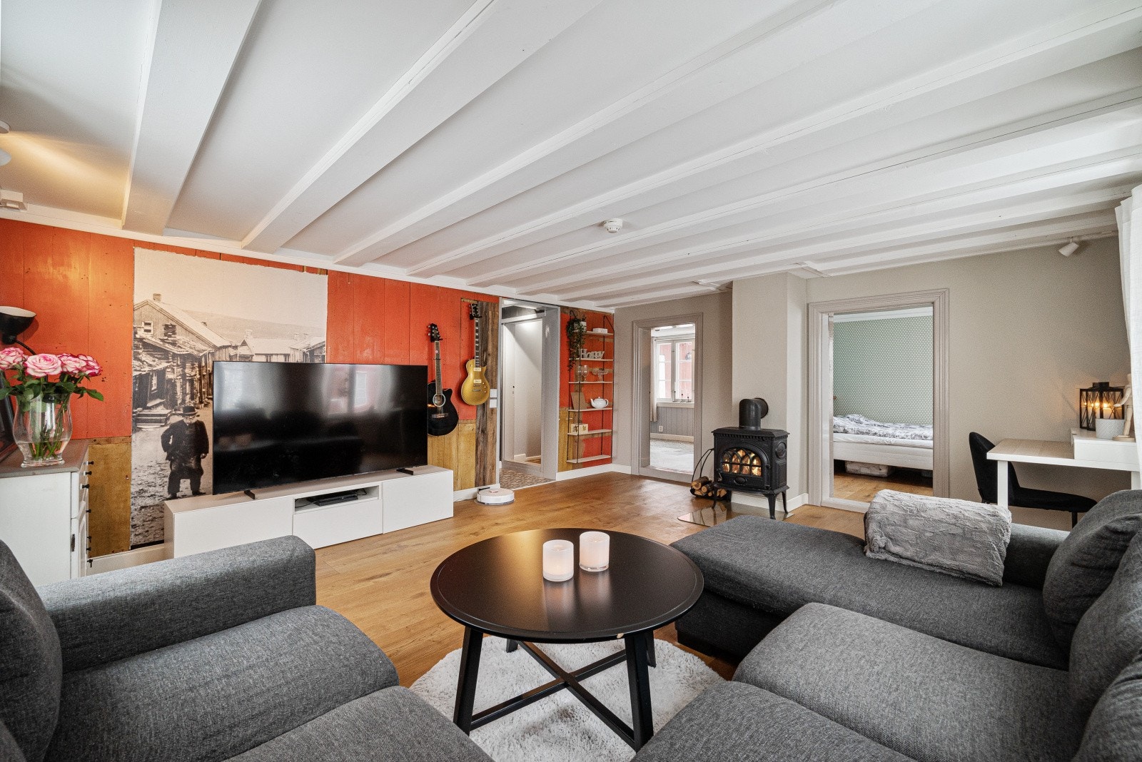 Leiligheten har vært gjenstand for omfattende oppussing i 2019. Galleribilde