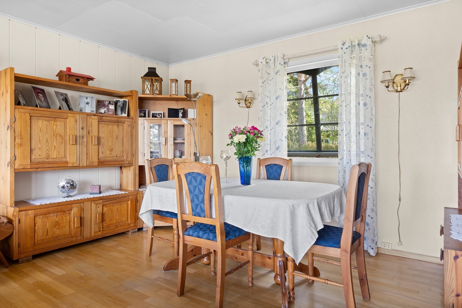 God plass til spisebord Galleribilde