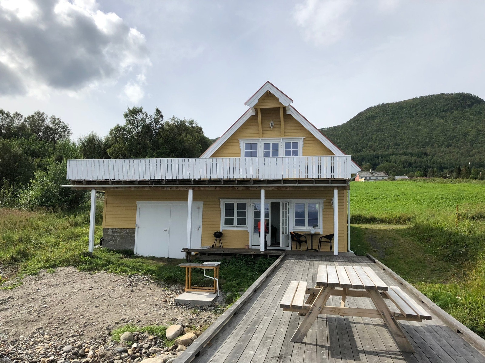 Bygget er i dag ikke godkjent av Ibestad kommune, kjøper overtar ansvar og risiko knytte til dette. Galleribilde
