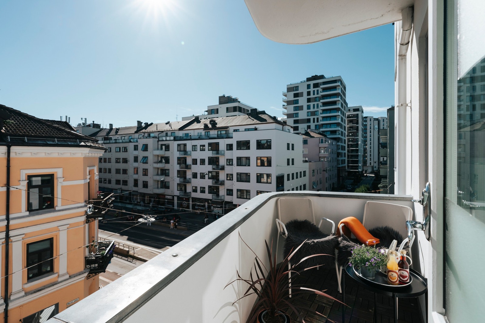 Balkongen har en størrelse på 3m² som gir god plass til en sittegruppe. Galleribilde