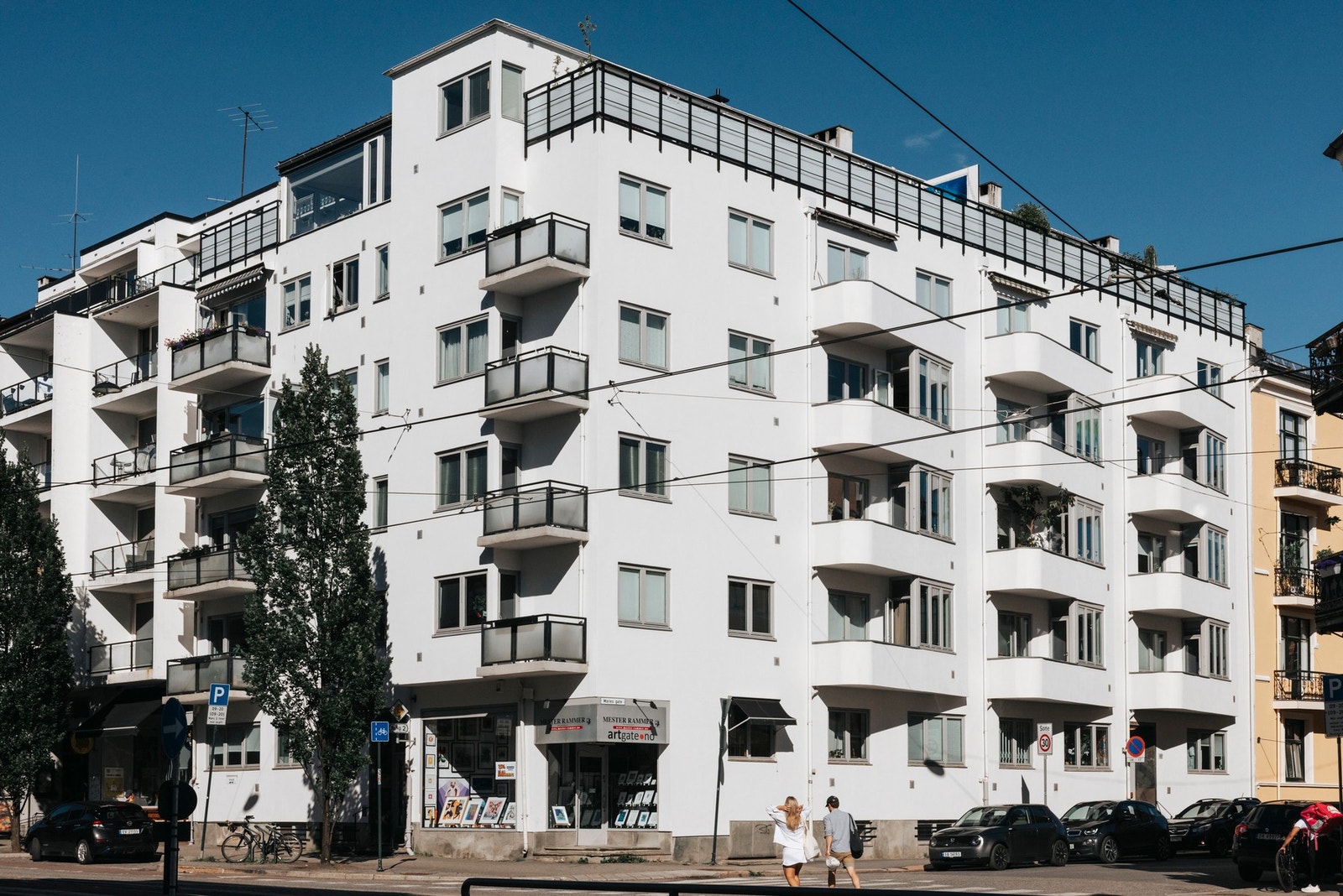 Bygg fra 1937 med moderne uttrykk. Galleribilde
