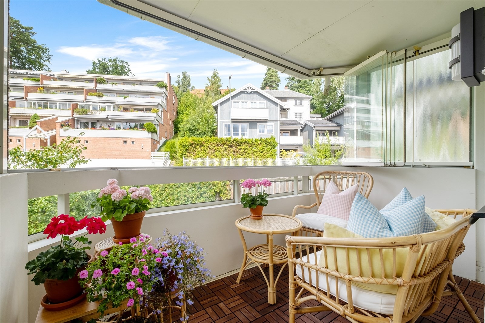 Velkommen til Husebybakken 1C - presentert av Fridtjof Schmidt og Albertine Tønsberg v/ Nordvik Eiendomsmegling! Galleribilde