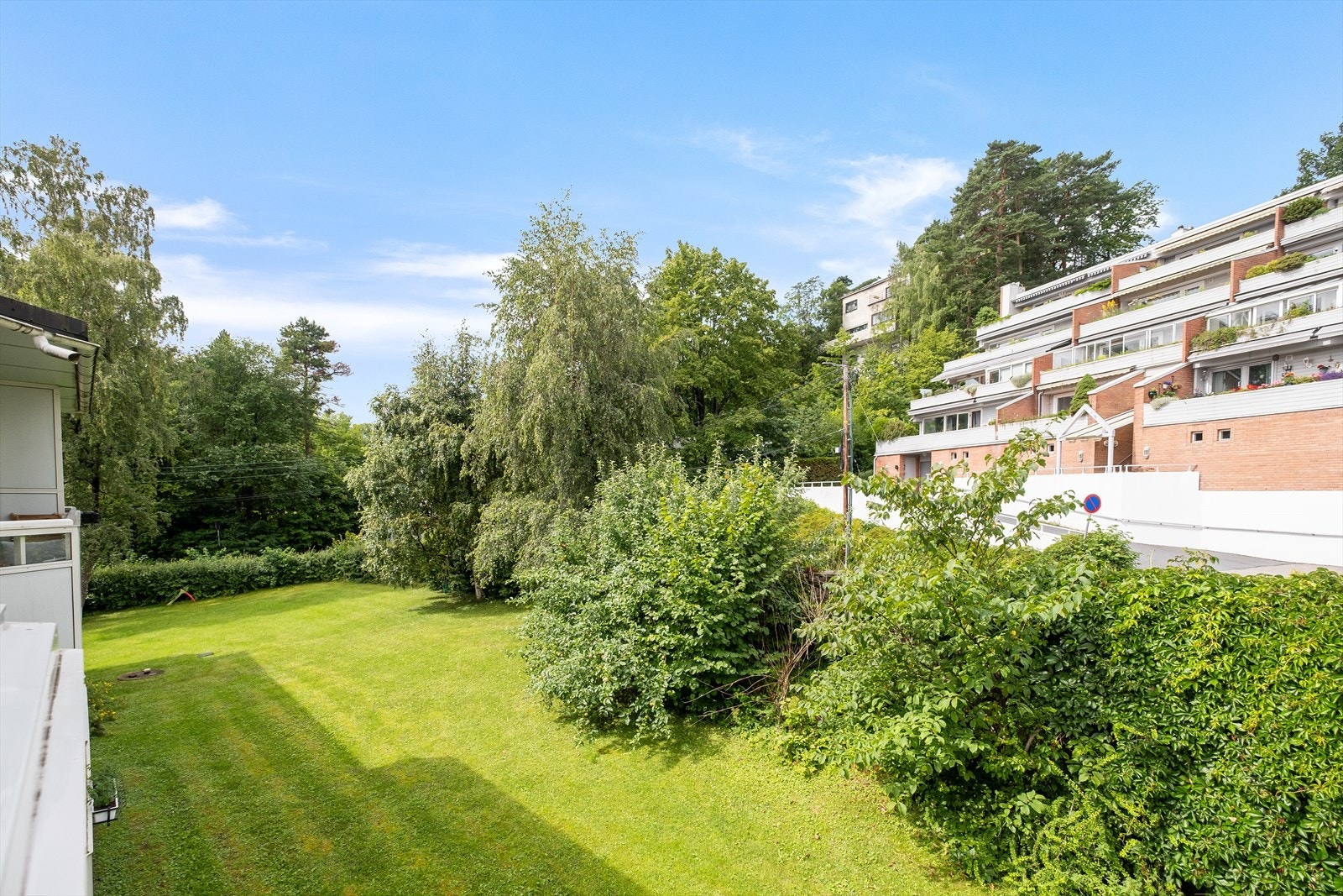 Fra balkongen er det pent utsyn utover fellesområdene Galleribilde