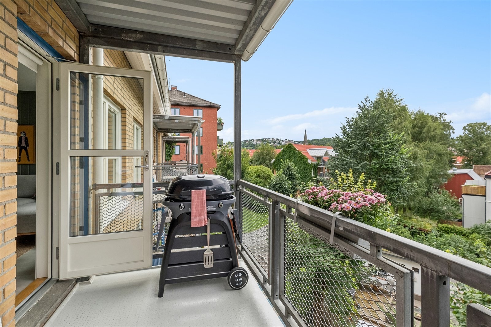 Herlig balkong med utgang fra stuen. Galleribilde