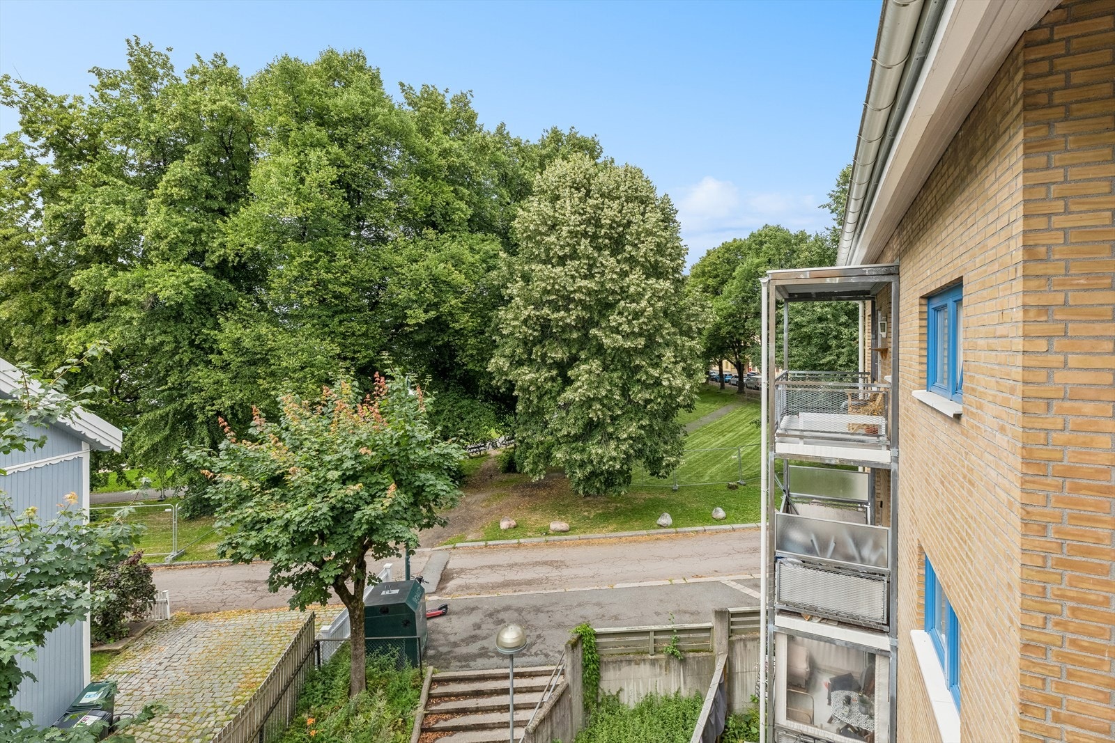 Området har flotte tur- og rekreasjonsområder som Vålerenga parken, Middelalderparken og Kampenparken, som alle ligger i nærheten. Galleribilde