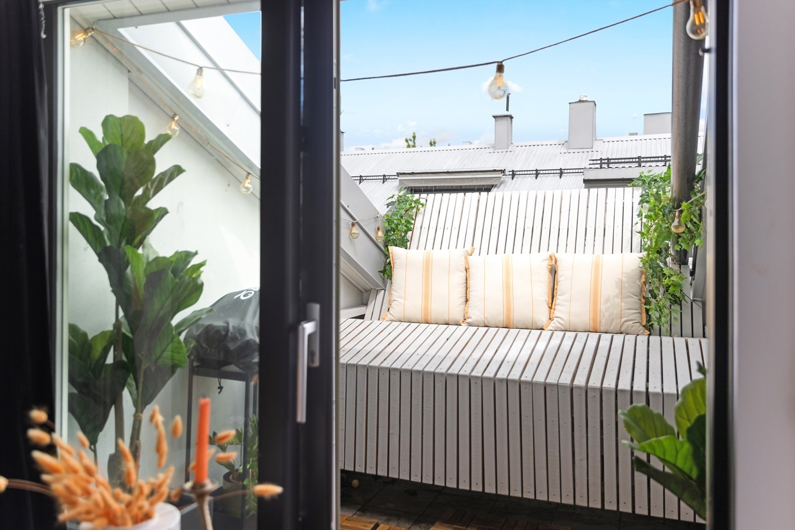 Nordøstvendt takterrasse vendt mot bakgården, med adkomst fra stue på ca. 6 m² Galleribilde