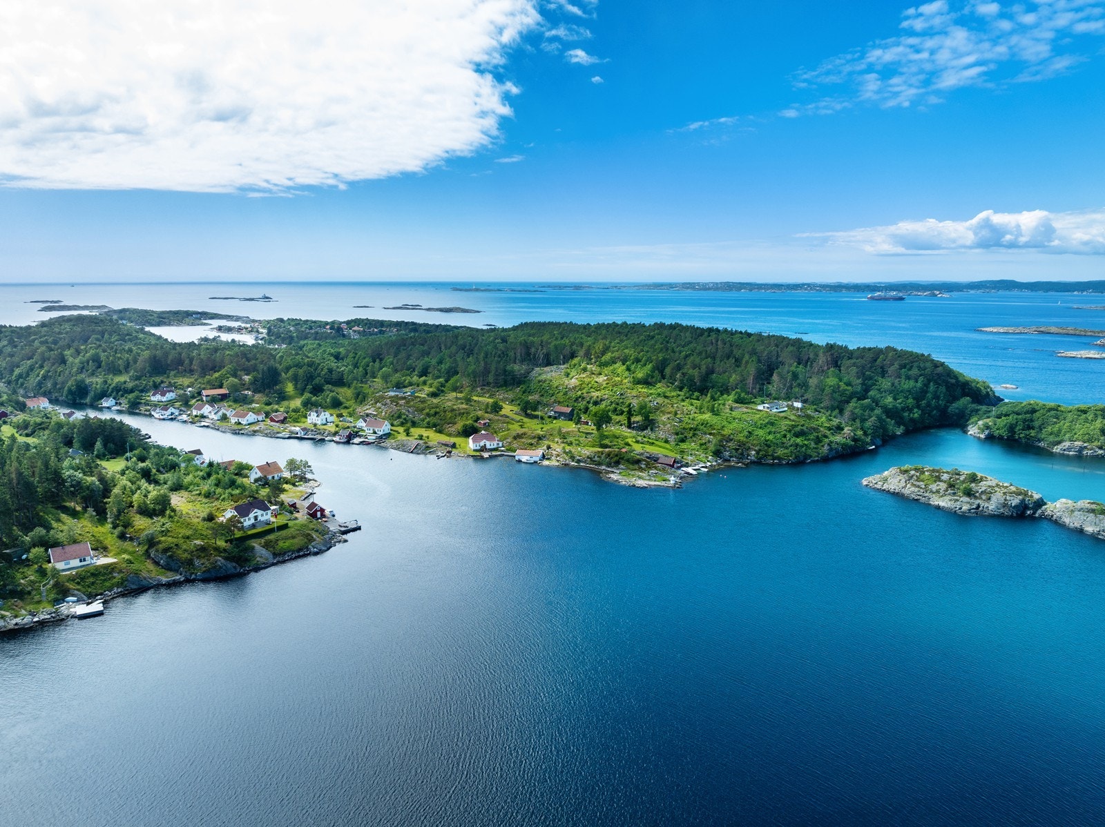Skippergada er et idyllisk område kjent for sin avslappede feriestemning og naturskjønne omgivelser Galleribilde