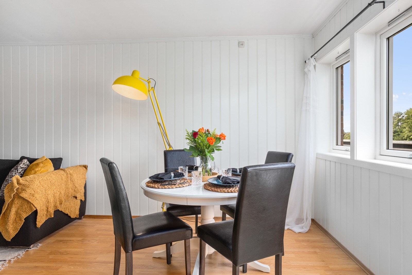 Det er også god plass til spisebord i stuen. Galleribilde