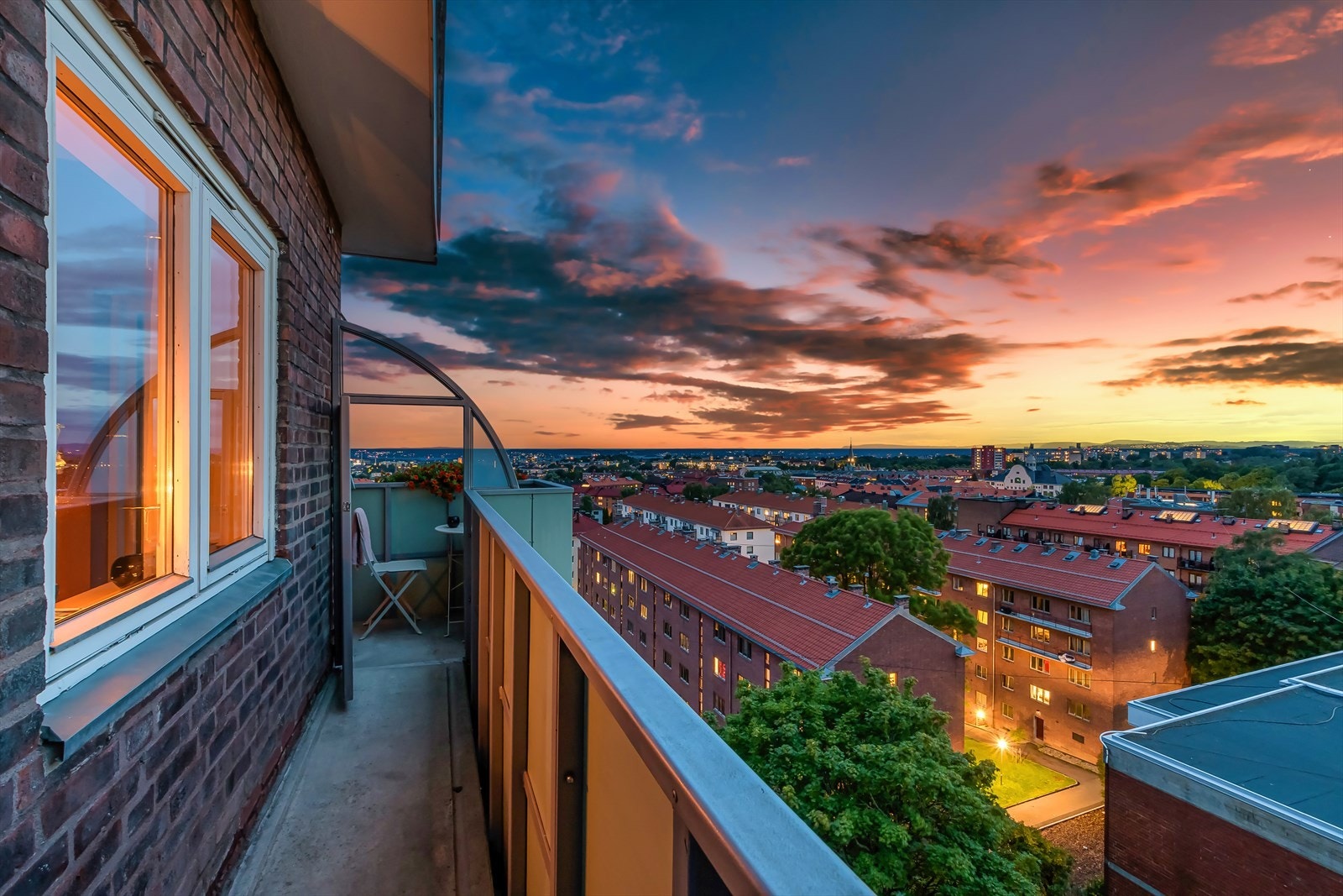 Det er tilgang til brannbalkong som er på ca. 4m². Galleribilde
