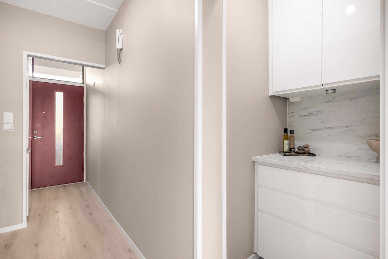 Kroken til høyre i bildet gir ekstra oppbevaringsplass til kjøkkenet Galleribilde