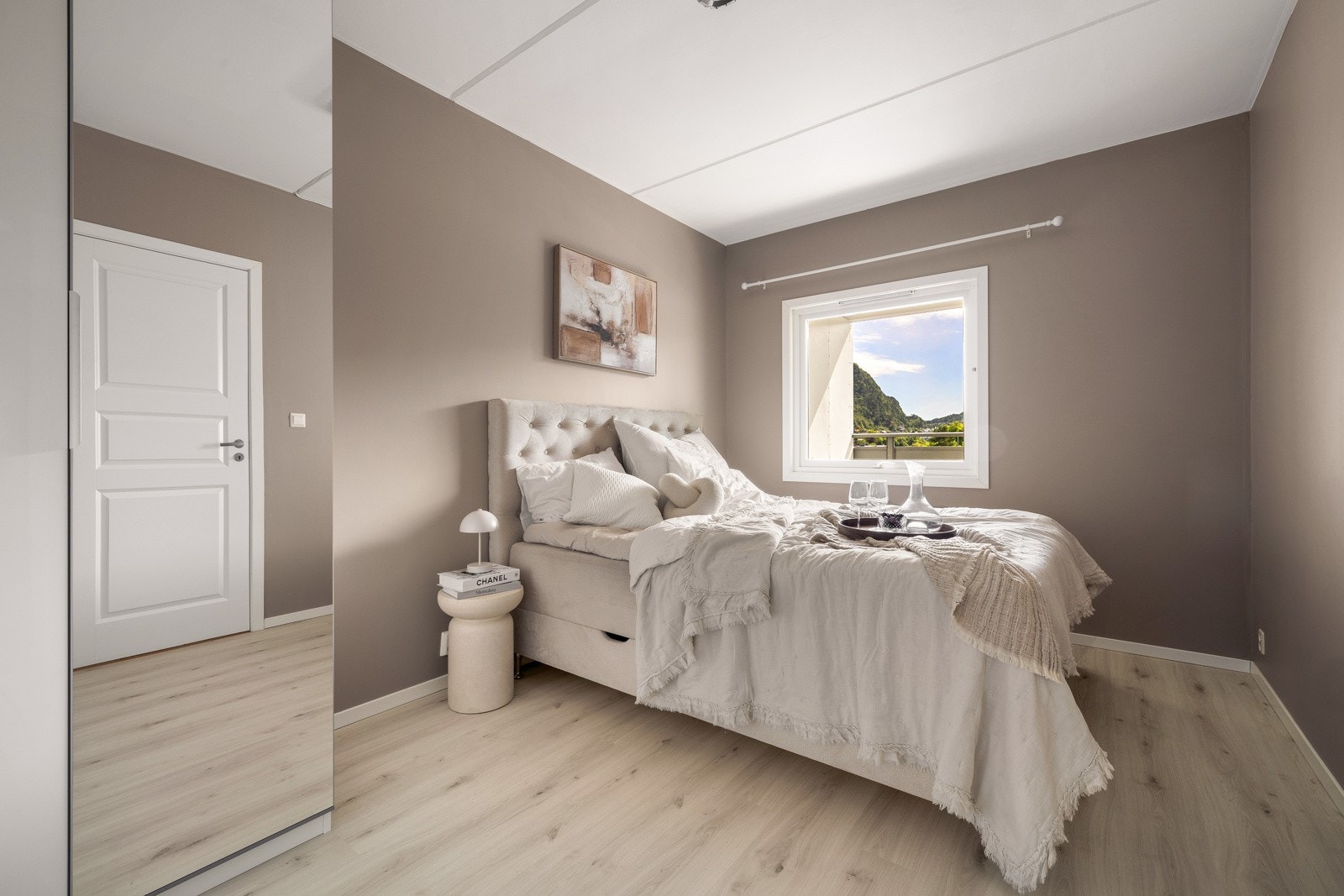 God plass til dobbeltseng Galleribilde