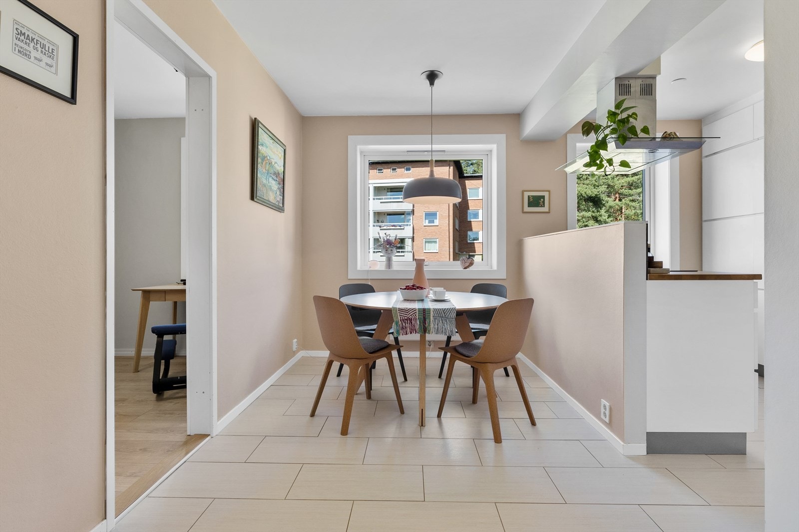 God plass til spisebord hvor familien kan samles til felles måltider. Galleribilde