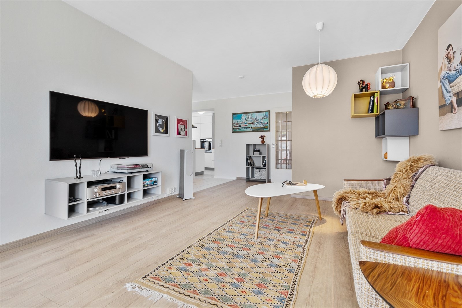 Koselig stue hvor det er lett å finne roen. Galleribilde