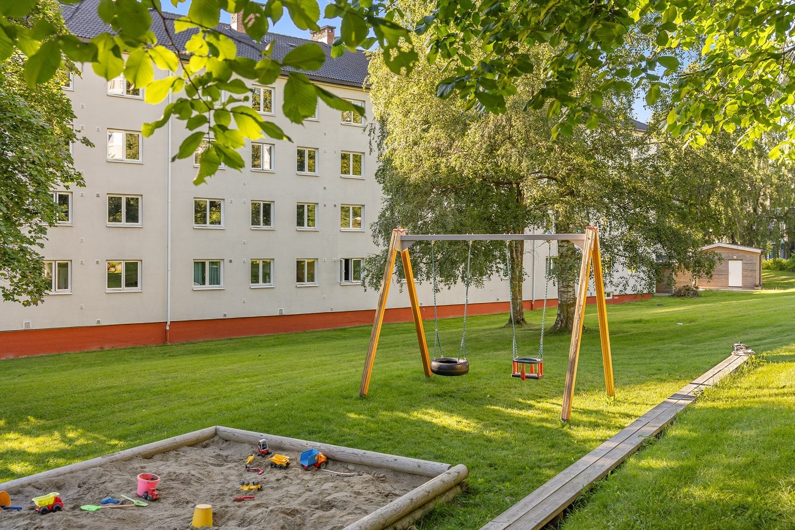 Borettslaget har flotte fellesareal med blant annet lekeapparat for de minste. Galleribilde