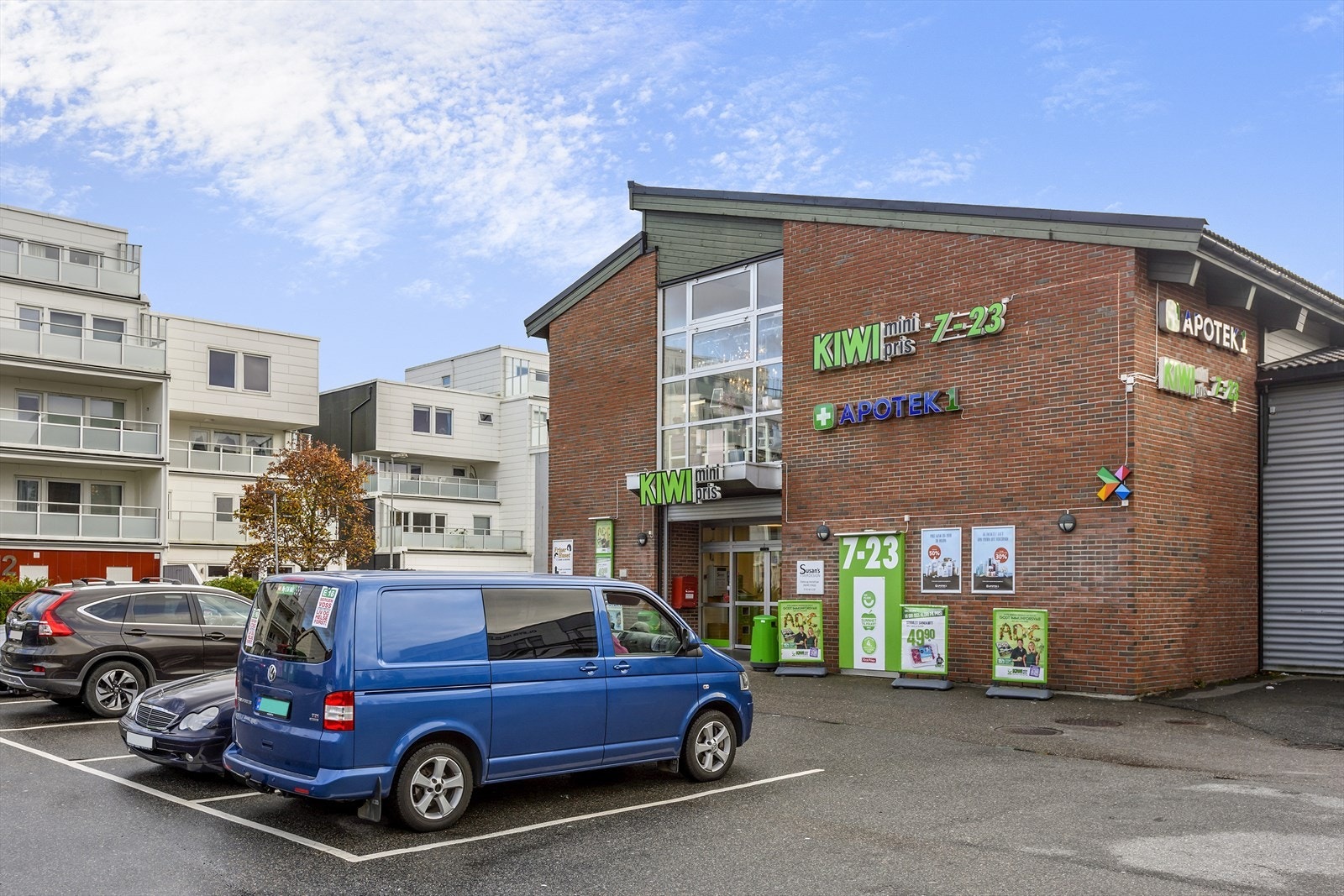 Like bortenfor i Olsvikåsen finner man Kiwi, apotek, tannlege og fysioterapeut. Galleribilde