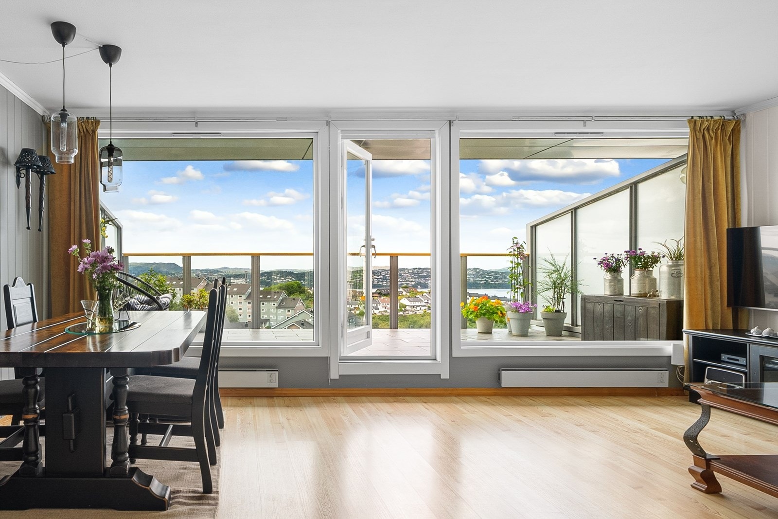 Eiendomsmegler Vest v/ Anja Jaf presenterer Olsvikstallen 21! Galleribilde