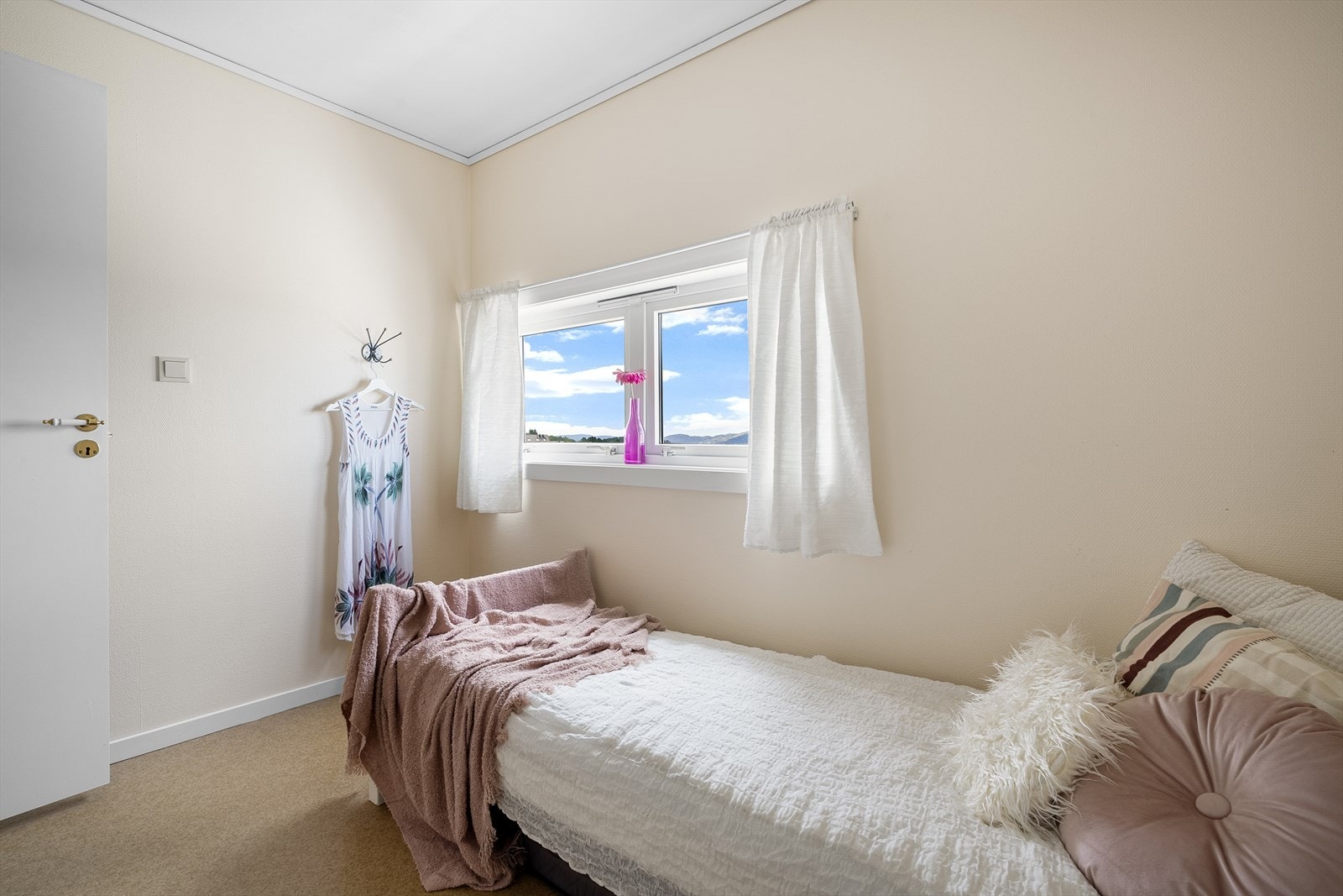 Et ypperlig gjesterom, barnerom eller hjemmekontor. Galleribilde