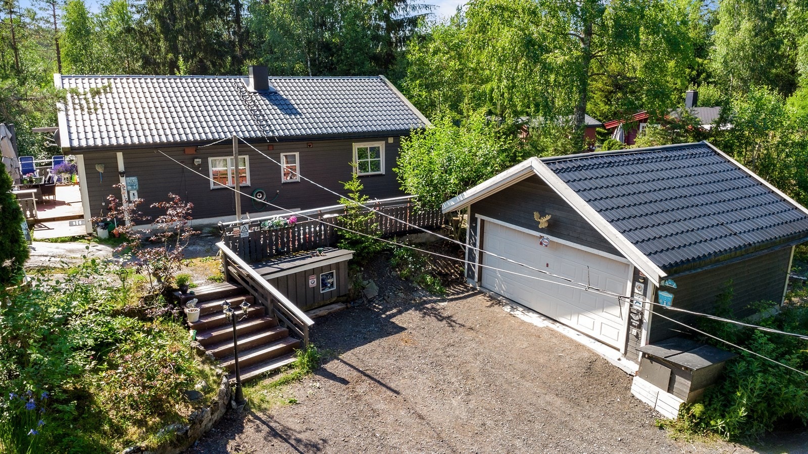 Opprinnelig garasje ble revet og det ble bygget ny garasje i 2020, arbeidet er ikke omsøkt hos kommunen. Galleribilde