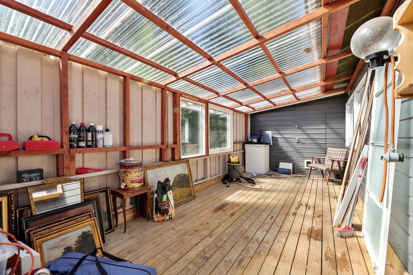 Innglasset veranda på 16 m² (ikke søkt og godkjent hos kommunen). Galleribilde