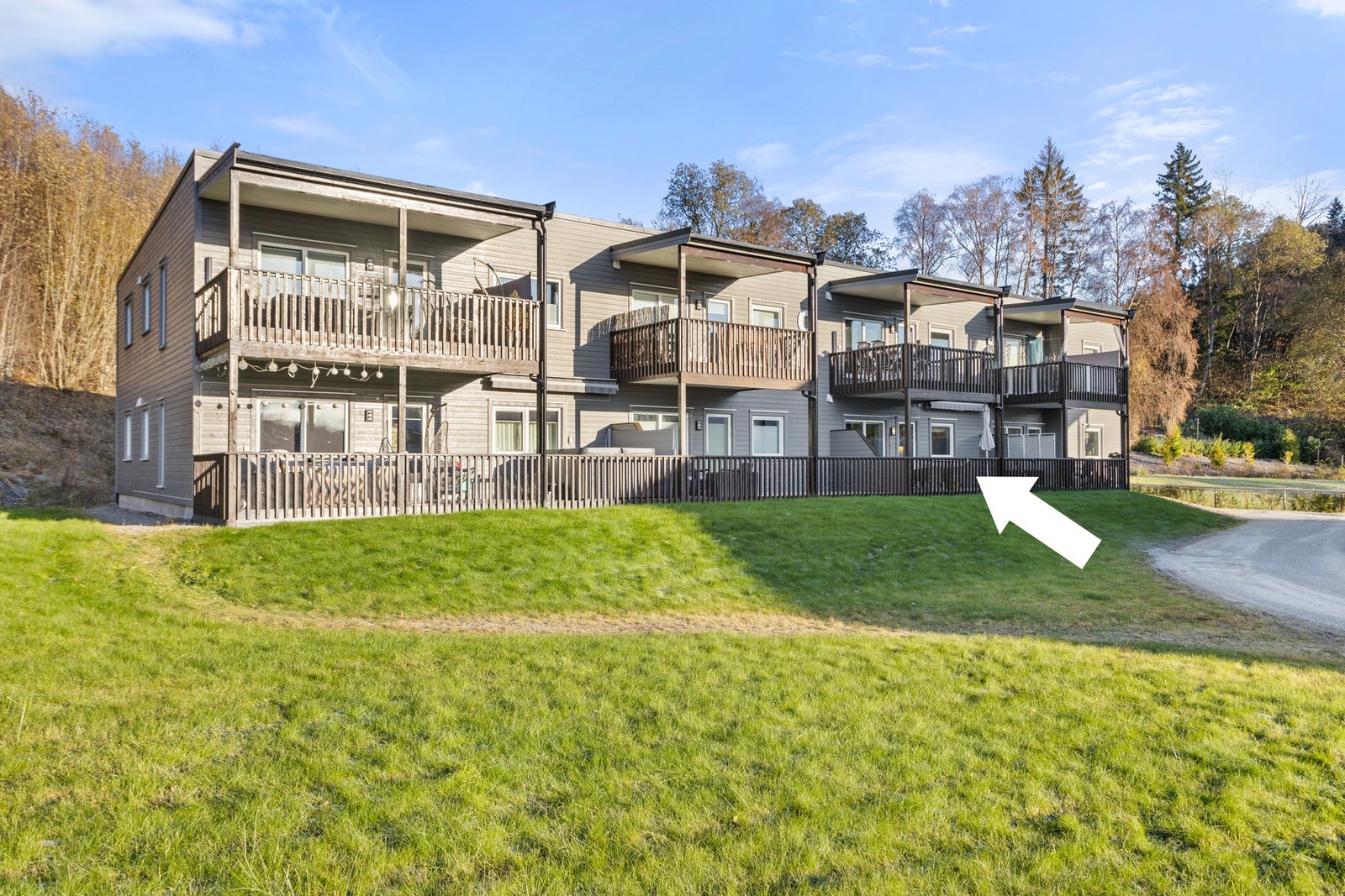 Praktisk beliggenhet på bakkeplan i en rolig og trygg gate. Galleribilde