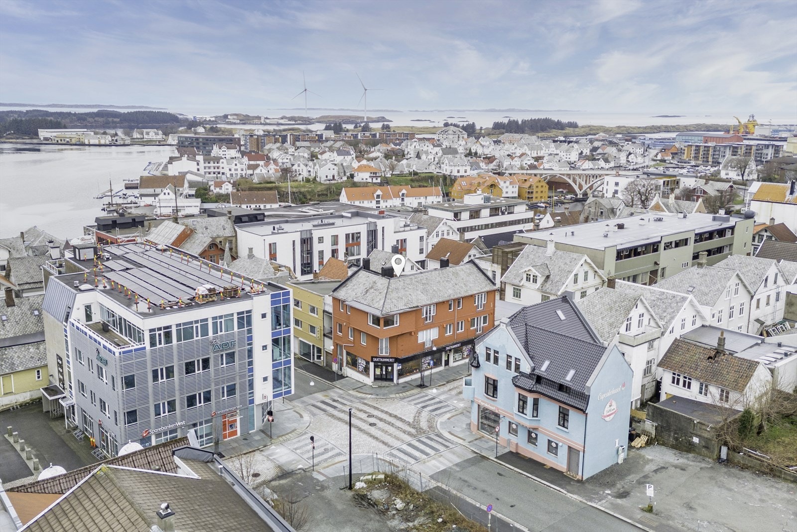 Dronebilde av området. Leiligheten ligger veldig sentralt til Galleribilde