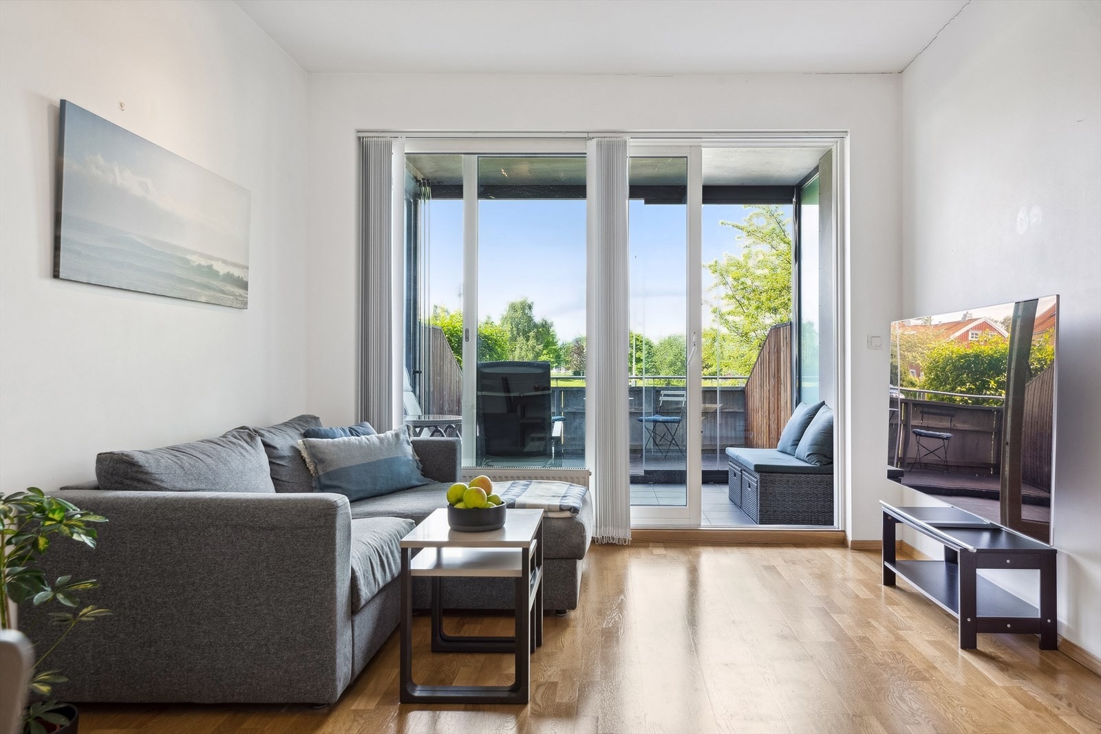 Leiligheten varmes opp ved hjelp av fjernvarme og balansert ventilasjon med varmegjenvinning. Galleribilde