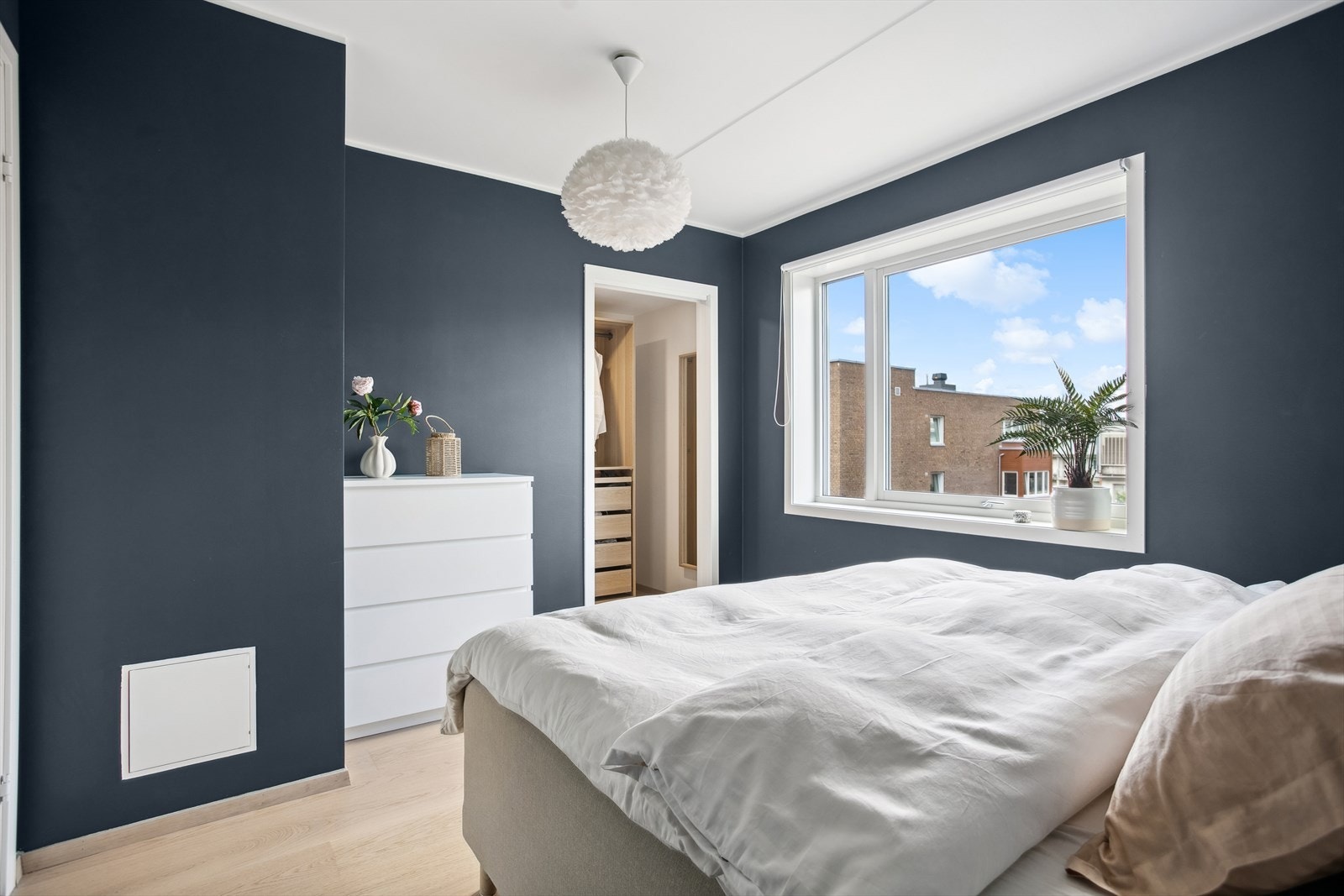 Det er i tillegg plass til en kommode/skap for å maksimere oppbevaringsplassen. Galleribilde