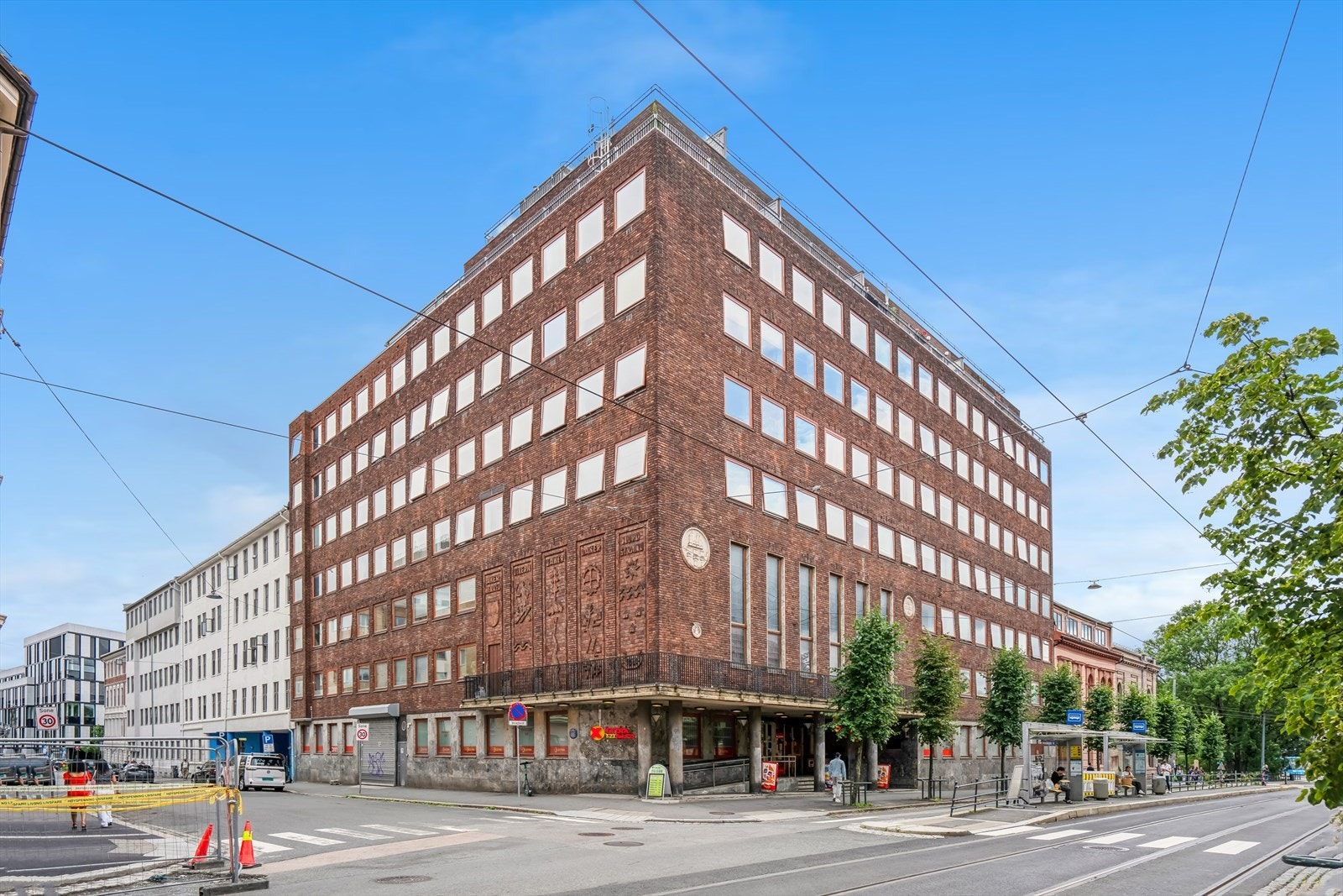 Trondheimsveien 5 ble rehabilitert og ombygget til leiligheter i 2005 - Her bor du med umiddelbar nærhet til det pulserende livet på Grünerløkka! Galleribilde