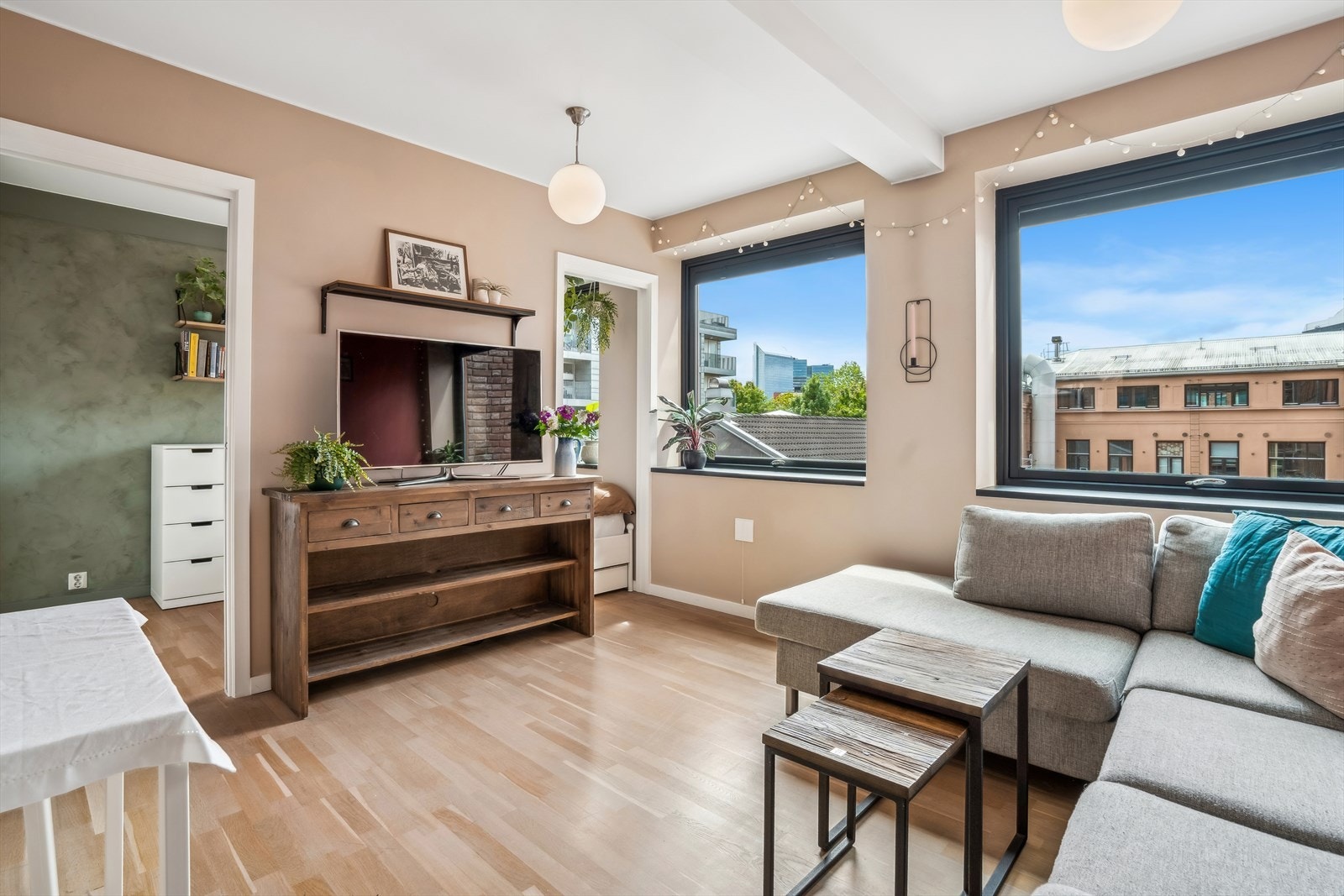 Leiligheten har en god takhøyde på ca. 2,5m. Galleribilde