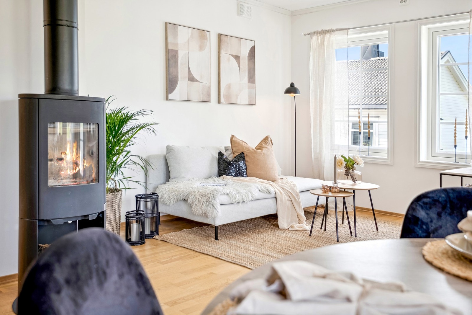 Boligen benytter elektrisitet og vedfyring som oppvarmingskilder. Galleribilde