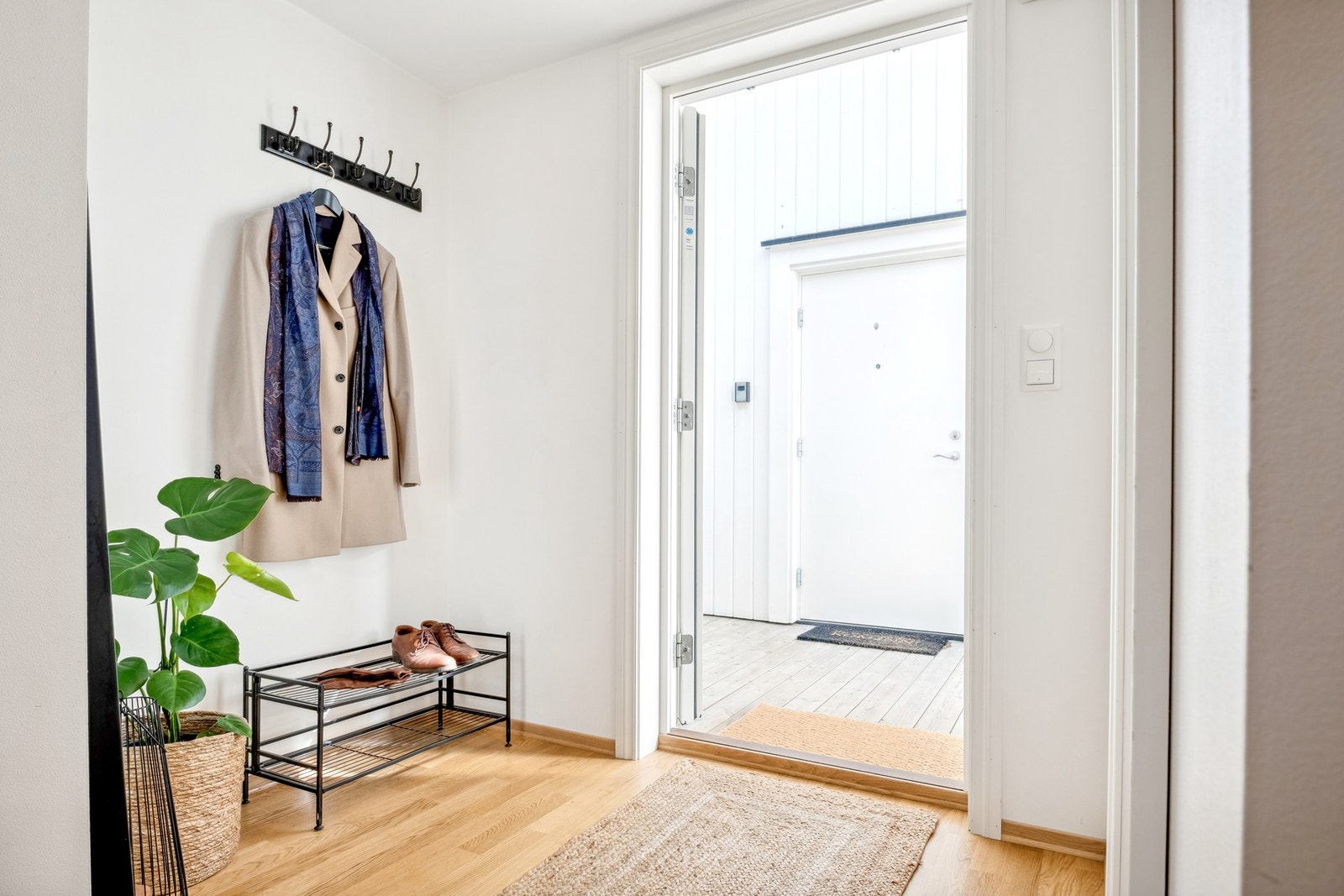 I gangen har du plass til oppbevaringsmøblement., Galleribilde