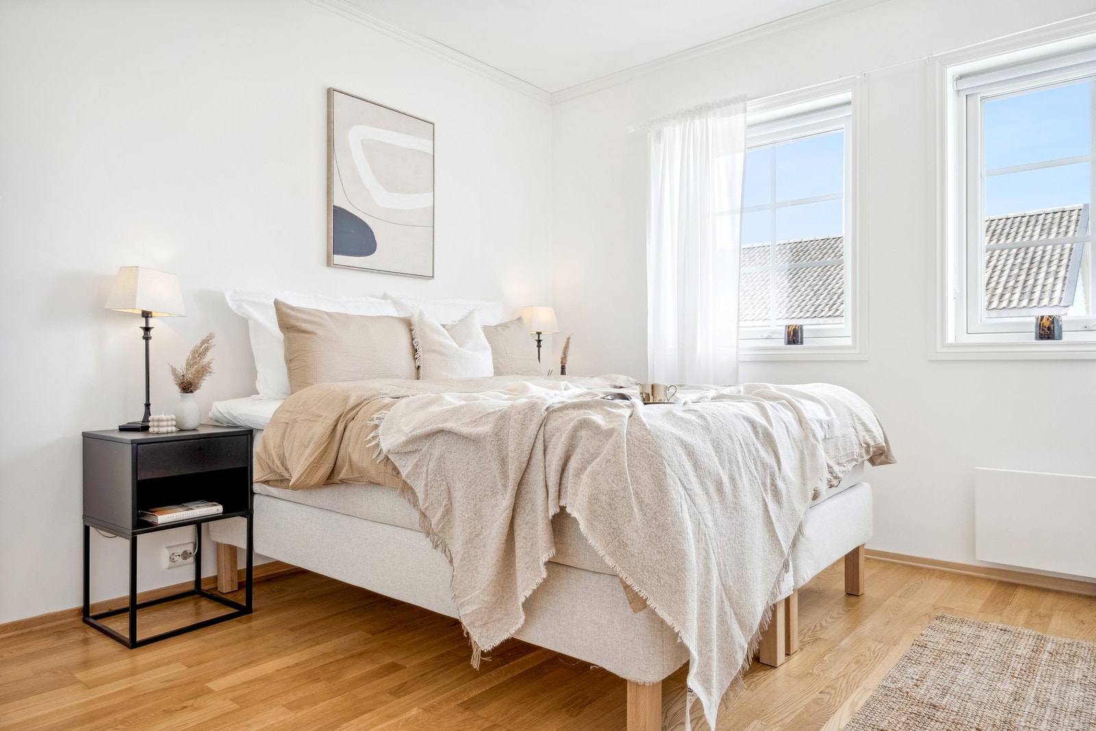 Romslig og innbyende hovedsoverom på 12,5 kvm. Galleribilde