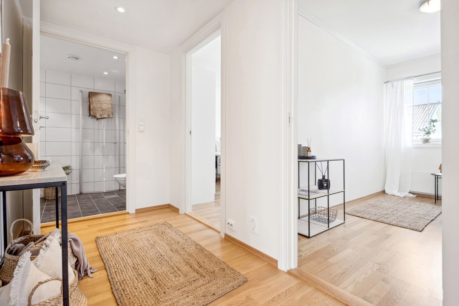 Inngang til bad og begge soverom. Galleribilde