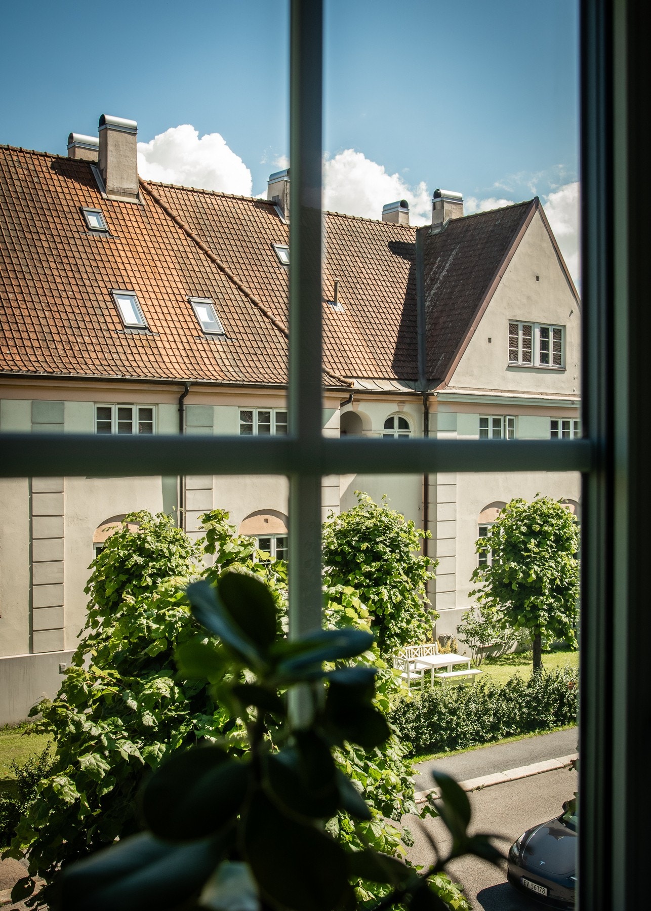 De store vinduspostene sørger for gode innvendige lysforhold samtidig som du får et herlig utsyn over området. Galleribilde